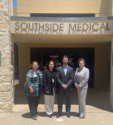 From left to right: Ms. Ana Maria Garza Cortez, VP & CDO; Dr. Norma G. Parra, VP & CMO; Steven Richards, HRSA IEA Region; and Dr. Anna Serrano, VP & Chief Population Health Officer posing for a photo in front of CentroMed’s Southside Medical campus after a tour of the facility.